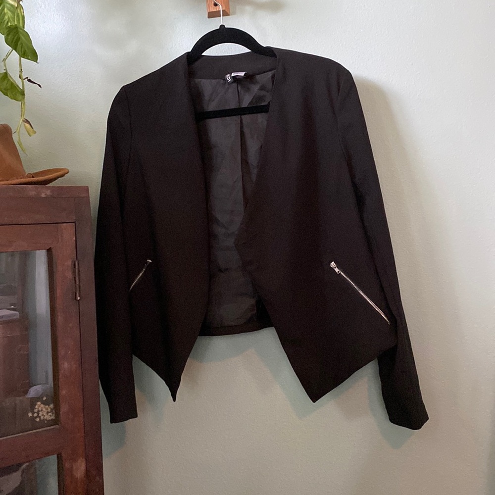 H n M cropped black blazer